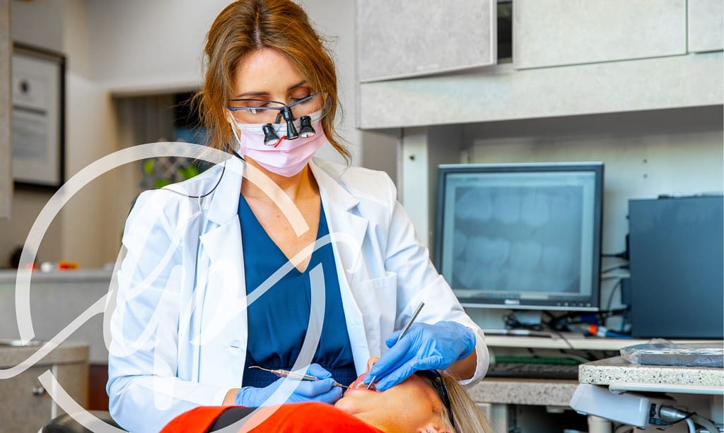 How to deal with a chipped tooth.