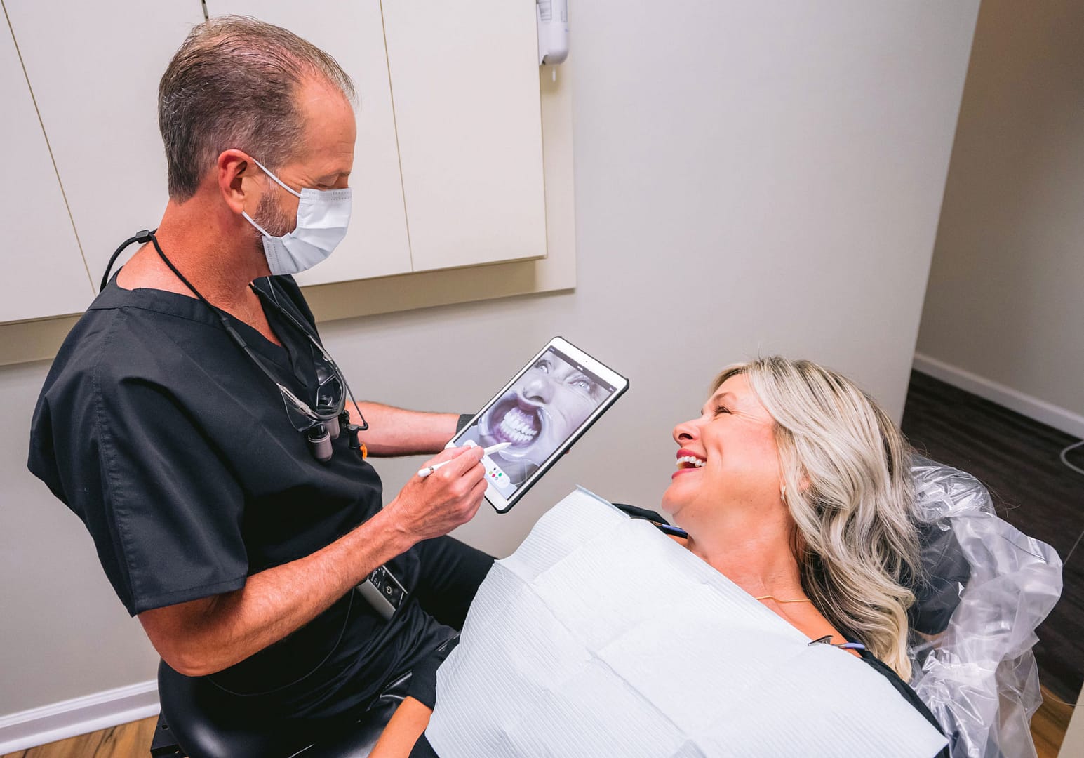 cosmetic-home-feature dr king with a patient