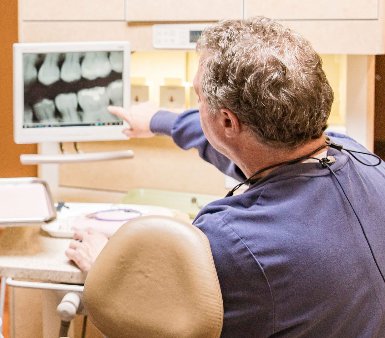 Dr. Sexton pointing to dental xray on computer screen